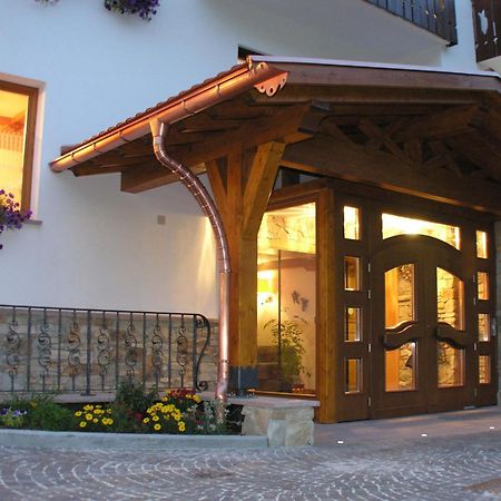 Hotel Laurino Pozza di Fassa Exterior foto