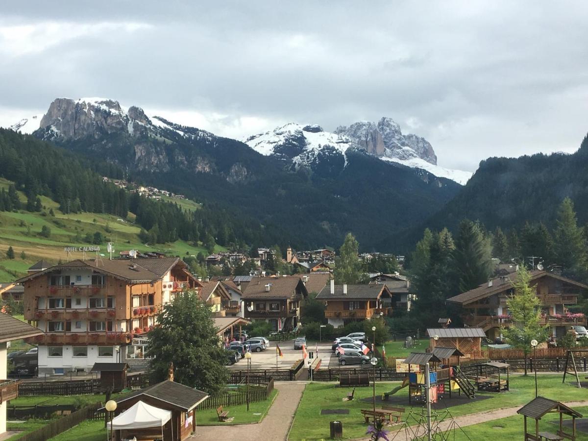 Hotel Laurino Pozza di Fassa Exterior foto