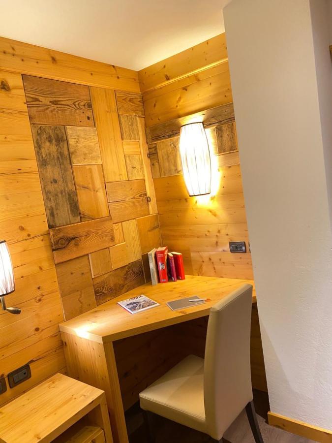 Hotel Laurino Pozza di Fassa Exterior foto