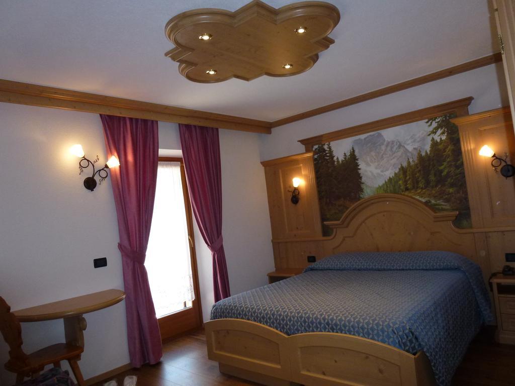 Hotel Laurino Pozza di Fassa Zimmer foto