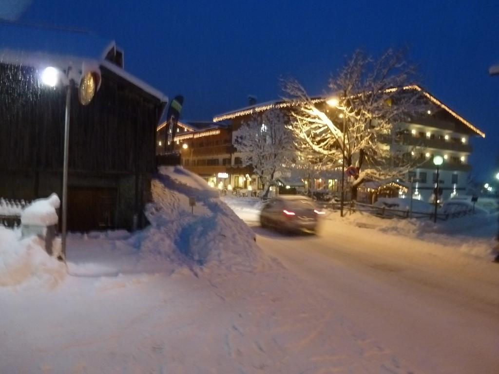Hotel Laurino Pozza di Fassa Exterior foto