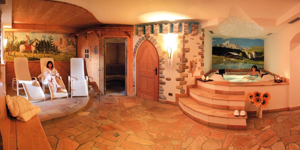 Hotel Laurino Pozza di Fassa Exterior foto