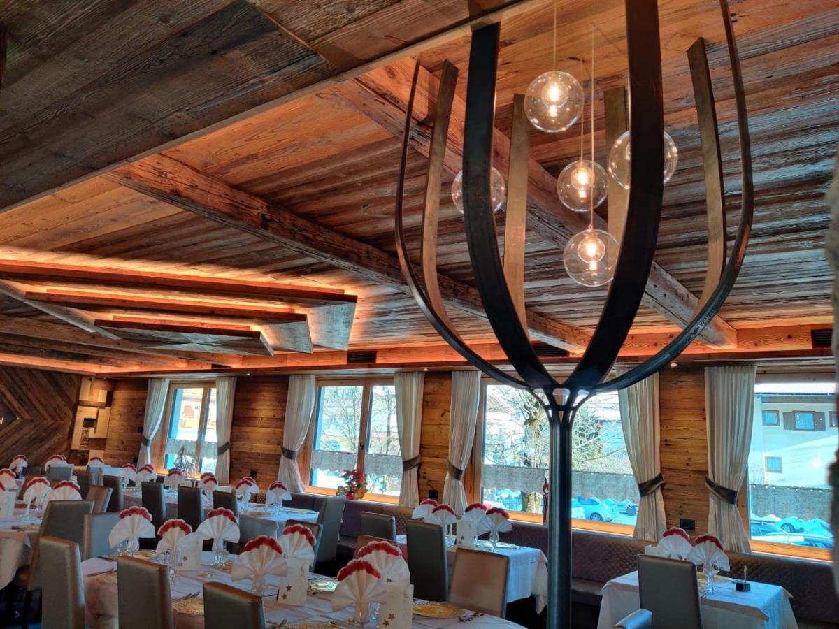 Hotel Laurino Pozza di Fassa Exterior foto
